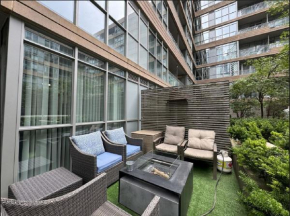1Bdrm plus den with 2 real beds plus sofabed & Terrace & parking